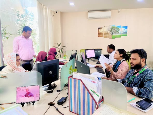 কম্পিউটার ল্যাব ছবি ১
